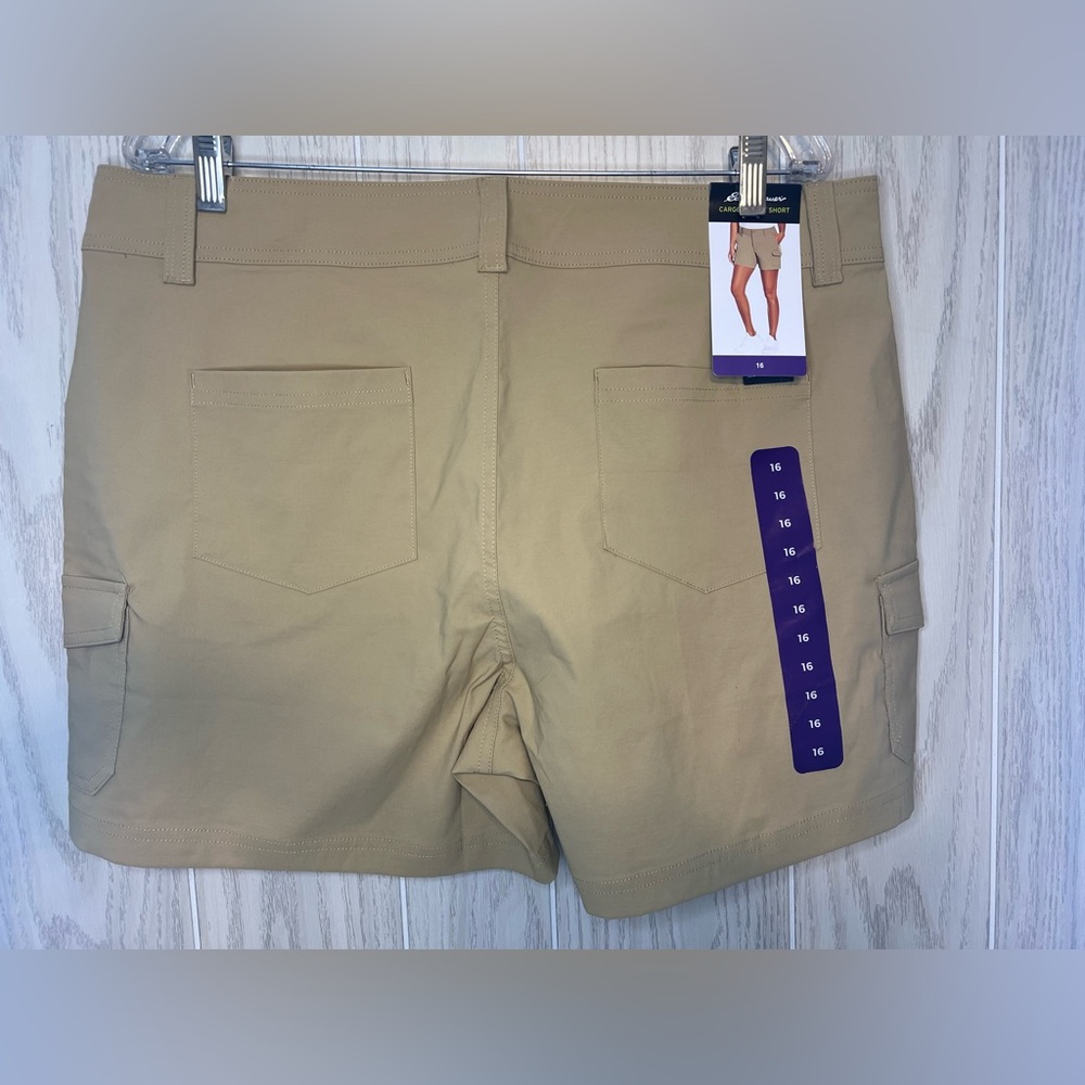 NWT Eddie Bauer women’s khaki lightweight cargo shorts 6pockets sz 16